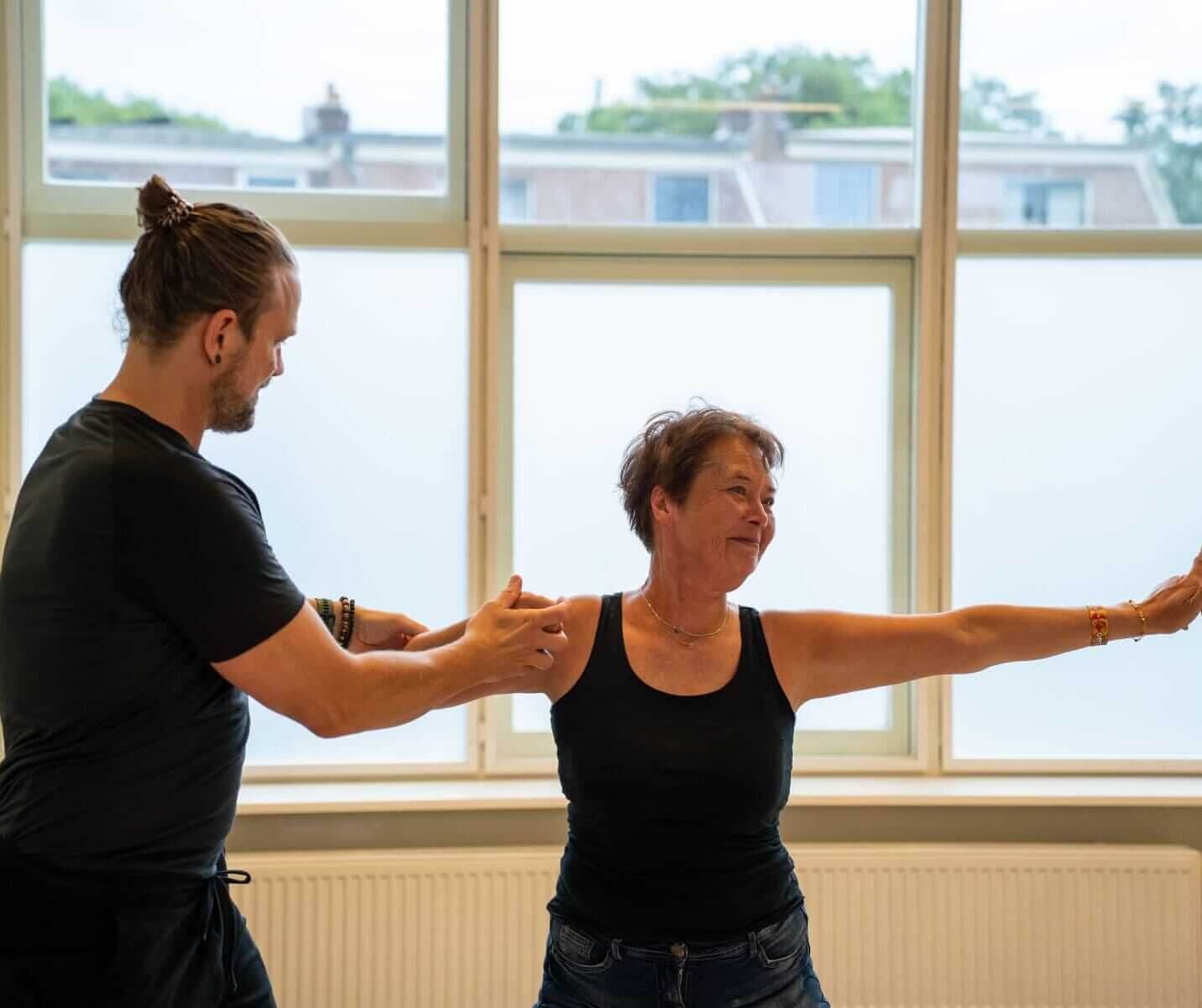 Bertin geeft uitleg Qi Gong